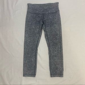 Lululemon cropped black/white speckled align